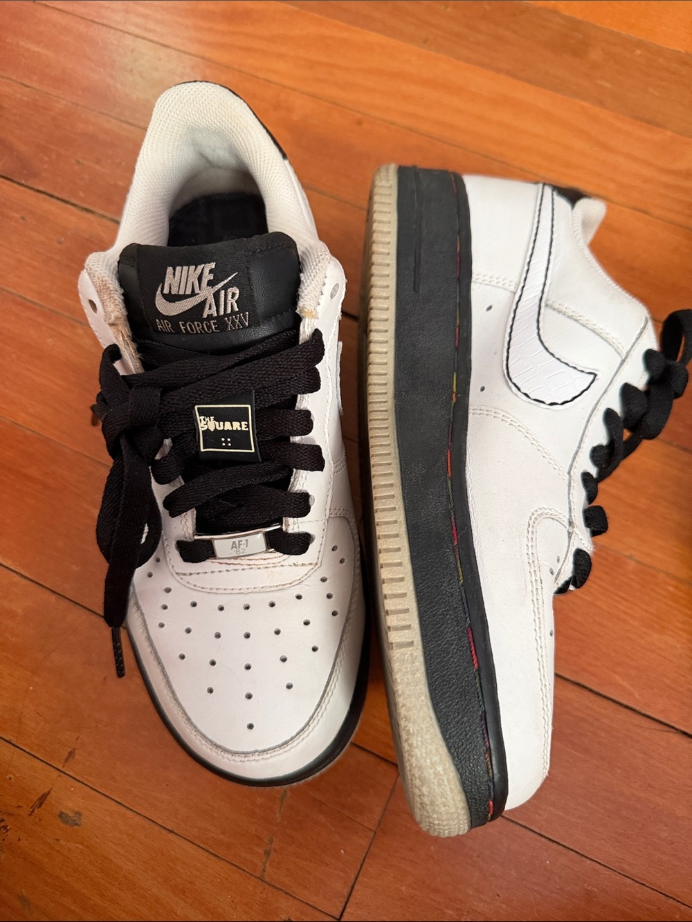 Nike White & Black Low Top Sneakers